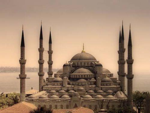 Trkiye'deki mslmanlarn yzde 50.7'si dindarln en nemli kriteri olarak iman edip ibadetleri eksiksiz yerine getirmek ve slam ahlakna uygun yaamak dncesini tayor.