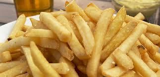 Safra kesesindeki talar, safra yolu kanallarn tkayarak alnan gdalarn emilimini zorlatrr. Bu nedenle <b>kzartmalardan, ar soslardan, tavuk ve hindi derileri</b> gibi hazm zor olan gdalardan uzak durun. <b>Etleri piirmeden nce yal blmlerini ayrn.</b>