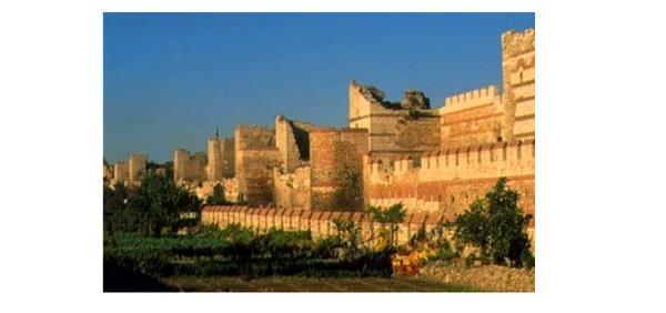 stanbul surlarn zerinde ve yannda ev yapma yasa