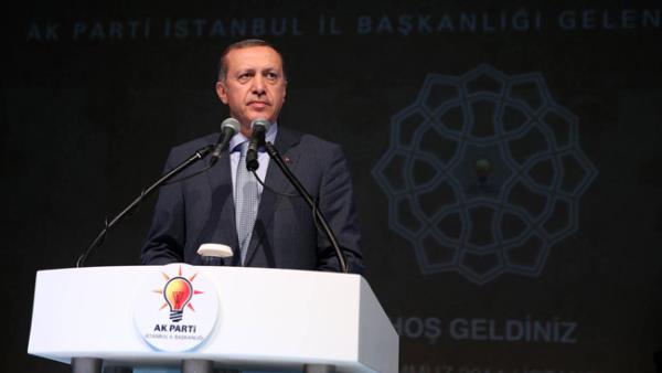 Cumhurbakanl seimleri kapsamnda yaplan vizyon tantm toplantsna katldklar iin eletirilen sanatlardan sunucu Ece Erken, "Ben vizyon toplantsna katldm. Bir daha davet edilsem bir daha giderim" dedi.