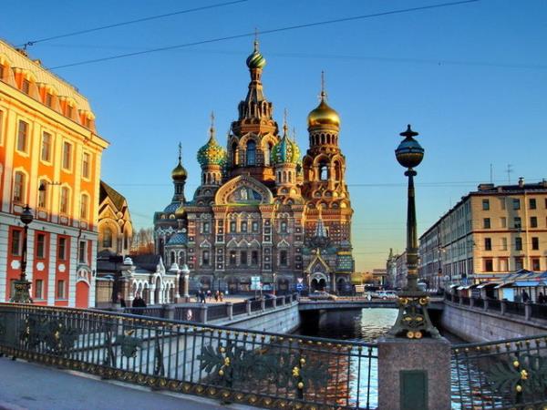 16- St. Petersburg: Rusya'nn batya alan penceresi.