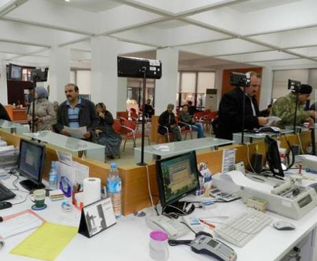 Ba-Kur'lularn cezalar Kendi hesabna tarmsal faaliyette bulunanlar dndaki btn Ba-Kur'lular iin gemie dnk olarak iyerini bildirmeme ve sigortal bildirimi yapmama nedeniyle kesilen btn idari para cezalar silinecek. Bu kiilerin tasar yasalatktan sonra 3 ay ierisinde gerekli bildirimleri SGK'ya yapmalar gerekiyor.