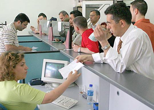 Bu kiiler tasar yasalatktan sonra 6 ay ierisinde bavurularn yaparak gelir testi yaptrabilecek. Bavuru sonras yaptrdklar gelir testinin sonucuna gre borlar yeniden hesap edilecek. Bu yeniden hesaplamayla rnein, 2014 ylnn ikinci alt aynda, kii bana den asgari gelir miktar 378 TL'nin altnda olan kiinin gelir testi yaptrmad iin adna tahakkuk eden btn borcu silinecek.