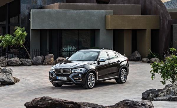 2015 BMW X6 tm bunlara ek olarak nceki modelden ok daha zengin standart donanm ieriyor.