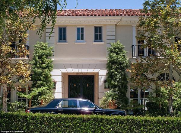 Hali vakti yerinde ve gayet muntazam grnen bu evin iinde ilenen cinayette ise tfek kullanlm...