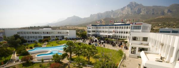 <p><b>PLOTAJ</b></p>  <br><b>Girne Amerikan niversitesi</b></br>  Yllk renim creti (KDV Dahil): 6.313 Euro