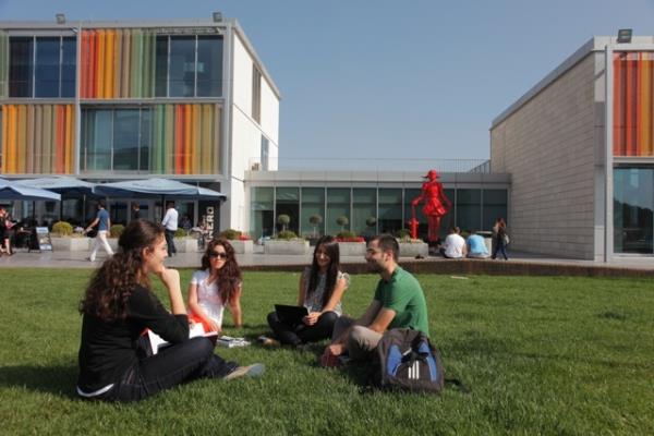 <p><b>PLOTAJ</b></p>  <br><b>zyein niversitesi</b></br>  Yllk renim creti (KDV Dahil): 57.000 TL