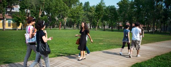 <p><b>HUKUK</b></p>  <br><b>Bilgi niversitesi</b></br>  Yllk renim creti (KDV Dahil): 36.000 TL