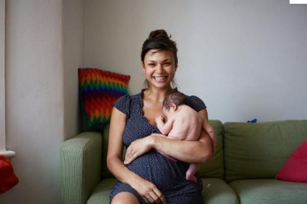 Jenny Lewis'in objektifinden anneler ve 1 gnlk bebekleri...