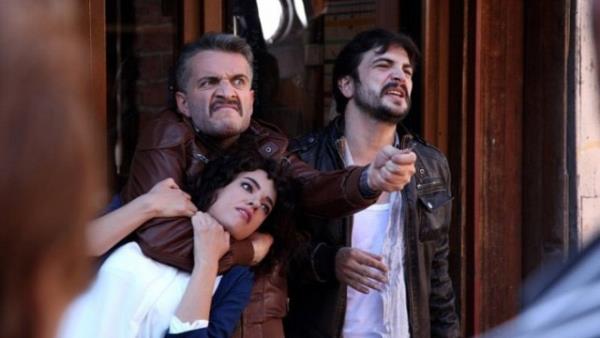 Star'da bu sezon yaynlanmaya balayan ve tm diziler tatile girmesine ramen devam eden Karde Pay sezon finali yapacak...