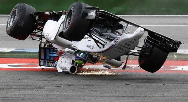 Formula 1'in Almanya ayanda Brezilyal pilot Felipe Massa ilk dnemete kaza yapt. O an objektiflere byle yansd.