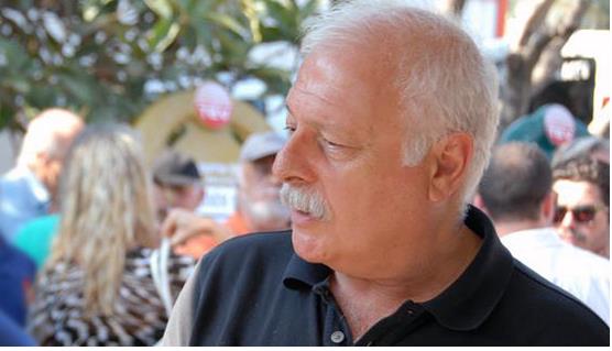 Eski Turizm Bakan Bahattin Ycel'in 65 yanda askere arlmas, DYP'li eski bakanlardan Bahattin eker'i anmsatt. Bahattin eker de, sahte belgeyle dvizle askerlikten yararland iddiasyla tekrar askere arlmt. Milletvekillii drlen eker, 43 yanda askere alnmt.