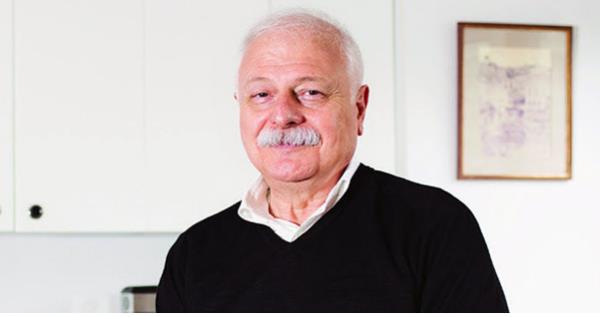 "Sabah saat 06.00'da uyandrp 2 polisin geldiini sylediler. Polislerin ellerinde bir tebligat. Meer asker kaaymm. Tebligatta askerlik yoklamam yaptrmadm gerekesiyle bakaya duruma dtm ve 15 gn iinde askerlik ubeme bavurmam gerektii yazyordu. Ben akndm, polisler akn"