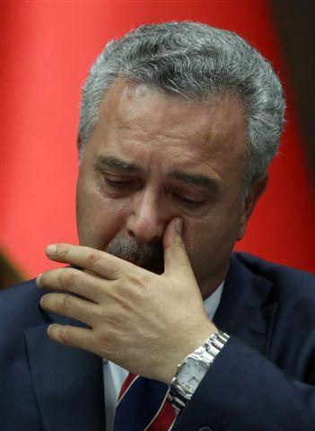 Erdoan konumasnda, "Bu krsye belki de bugn veda ederken gzmn arkada kalmadn bilmenizi isterim. Milletim takdir ederde seilirsem buradan sizlere hitap edemeyeceim. Elbette muhabbetimiz baka krslerde devam edecek. Bugn belki de son kez buradan hitap ederken sr lisan ettiysek affola. stemeden krdmz zdmz kardelerimiz varsa hepsinin haklarn helal etmelerin istiyorum."