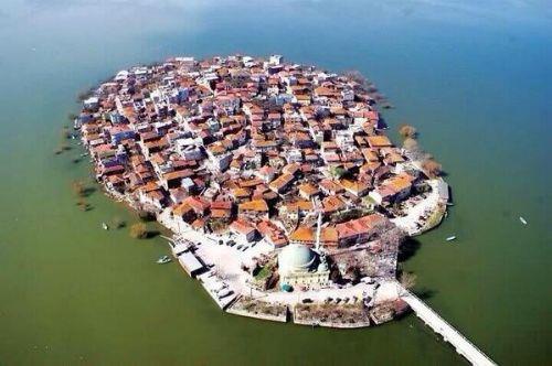 Bu ky Yunanistan'da veya Arjantin'de falan olsayd herkes bilirdi ama buras Bursa-Glyaz ky