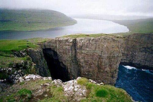 Denize kavuamam, ya da son anda vazgemi bir nehir sanki... Faroe Adalar