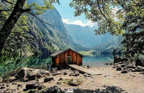 Almanya'nn Bavyera blgesindeki Berchtesgaden kasabas, Alpler'in kysnda doal gzelliiyle bylyor