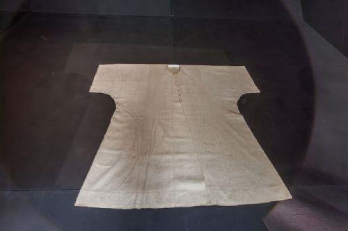 Hz. Hseyin'in (r.a.) cbbesi de sergilenen dier kutsal emanetler arasnda.