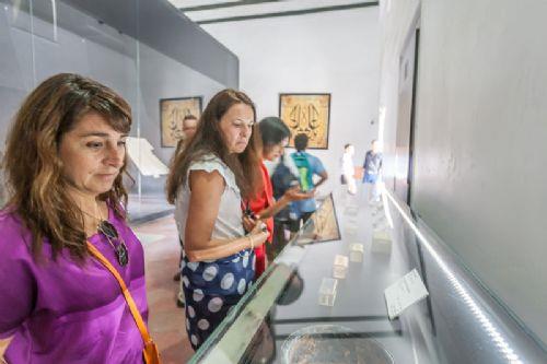 Ramazan ayna zel sergilenen Kutsal Emanetler ise ziyaretiler tarafndan en ok ilgi gren emanetler...