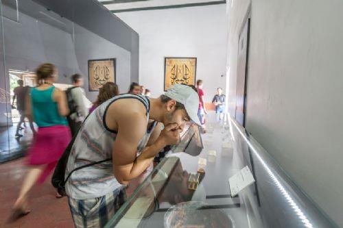 Ramazan ayna zel sergilenen Kutsal Emanetler ise ziyaretiler tarafndan en ok ilgi gren emanetler...