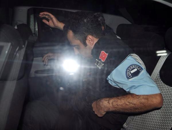 Gece yars gzaltna alnan zanllar daha sonra salk kontrolne gtrld.