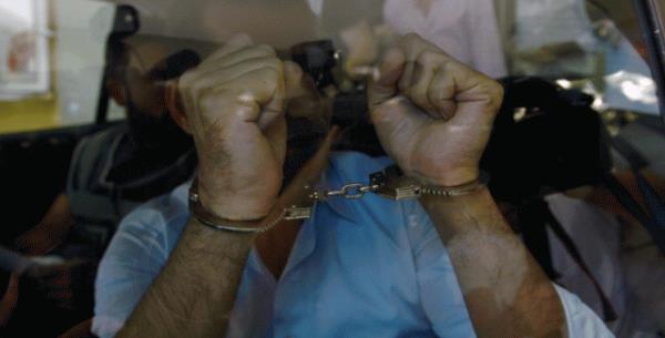 stanbul Basavcl dn saatler 02:00'yi gsterirken, kurgu bir rgt zerinden Babakan Erdoan', Bakanlar ve MT Mstearn dinleyenleri gzaltna almaya balad.