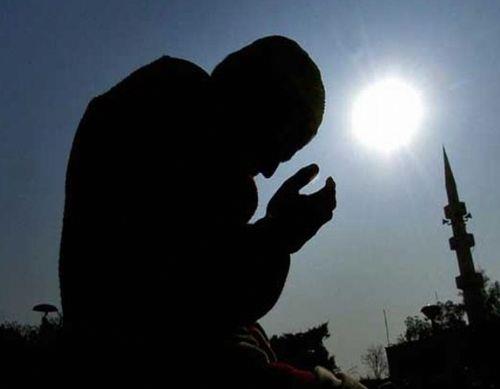 <p><b>Uzmanlar Ramazanda tutulan orucun insan vcuduna bir ok faydasnn olduunu sylyor. Strese de iyi gelen oru bakn beyni nasl etkiliyor.</b></p>  Gazi niversitesi Tp Fakltesi Biyokimya Ana Bilim Dal retim yesi Prof. Dr. Cemal evik, ramazan boyunca oru tutanlarn beyninde ve ruh dnyasnda byk deiimler yaandn belirterek, 'Ramazanda beyin, nefis-i emmarenin (ktl emreden nefis) uyarlarndan daha az etkilenir. Ramazann son 10 gnnde durumumuz budur. Biyolojik bedenimiz artk bu son 10 gnde kendisine ulaacak Kadir'i beklemektedir' dedi.