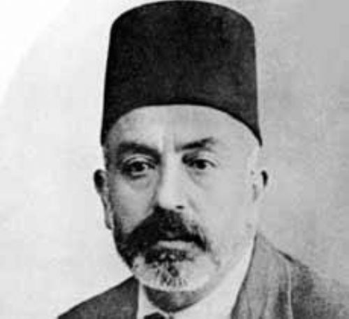 Mehmet kif, edebiyata olan ilgisini iir yazarak ve edebiyat retmenlii yaparak srdrd. Resimli Gazete'de Servet-i Fnun Dergisi'nde iirleri ve yazlar yaymland.