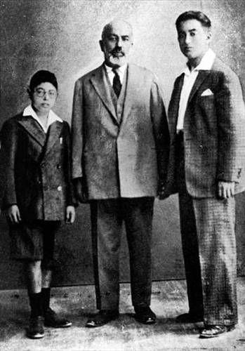 Drt yllk bir okul olan Baytar Mektebi'nde bakteriyoloji retmeni Rfat Hsamettin Paa pozitif bilim sevgisi kazanmasnda etkili oldu