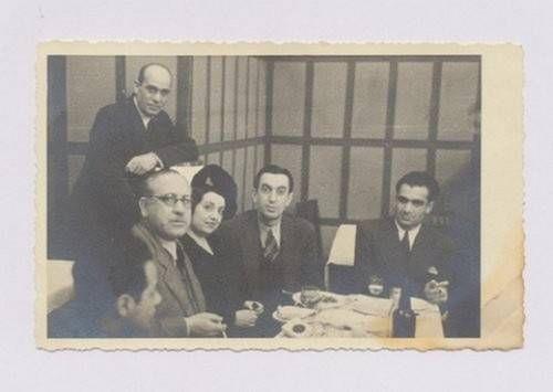 lk renimine Fatih'te Emir Buhari Mahalle Mektebi'nde o zamanlarn adeti gerei 4 yl, 4 ay, 4 gnlkken balad.