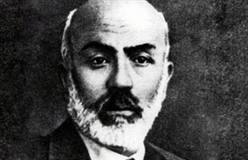 Okul yllarnda spora byk ilgi gsterdi; mahalle arkada Kyc Osman Pehlivan'dan gre rendi; bata gre ve yzclk olmak zere uzun yry, koma ve glle atma yarlarna katld; iire olan ilgisi okulun son iki ylnda younlat. Mektebin baytarlk blmn 1893 ylnda birincilikle bitirdi.