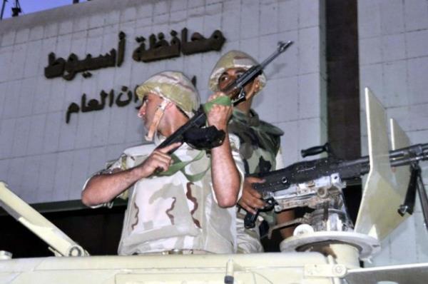 adem yavuz arslan &#8207;@ademyavuza 17 dk : Msr Ordusu 'tepeleme' yapyor simdi.. Biz yapamadk diye hayflanyordur smd bazlar..