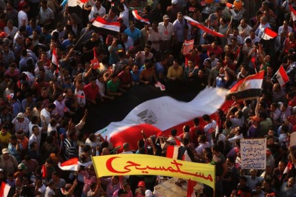 Aye Hr &#8207;@HurAyse 52 dk : Eyvah eyvah...Mursi taraftarlarn darbeye direnie arm.  sava ancak hvan'n silahl direnie geleneksel olarak uzak olmas nler.