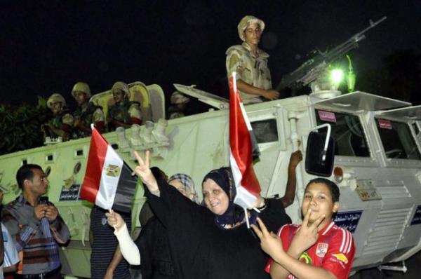 brahim Karagl &#8207;@ibrahim_karagul 30 dk : Bu gece Msr'da bir onurlu adam var, ad Mursi... Bu yiit adam alklayn. Tarih onun zerinden yazlacak..