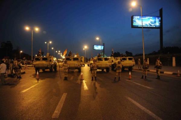 asli aydintasbas &#8207;@asliaydintasbas 1 sa : Biz Msr'da onu ya da bunu semek zorunda deiliz. ime bir anda Avrupa Birlii ak dodu. 'Nerede kalmtk' deyip oraya krsak rotay?