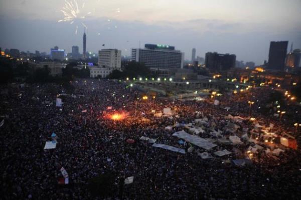 Aya Mutlucan &#8207;@aycamutlucan ; DN, Trkiye'de darbe iin tencere tava alanlar, BUGN, Msr'a darbe iin destek veriyorlar. Farknda msnz?