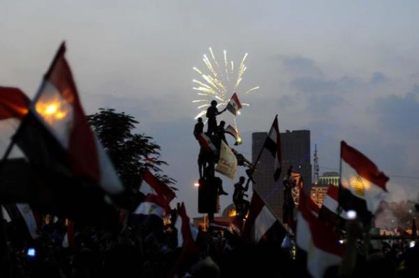 osman nar &#8207;@osmannar01 2 Temmuz ; Msr'da gstericiler "Diktatr Murs" diye baryorlar. Hakllar tabi 40 yldr demokrasiyle ynetiliyorlar. Alk deiller byle baskya