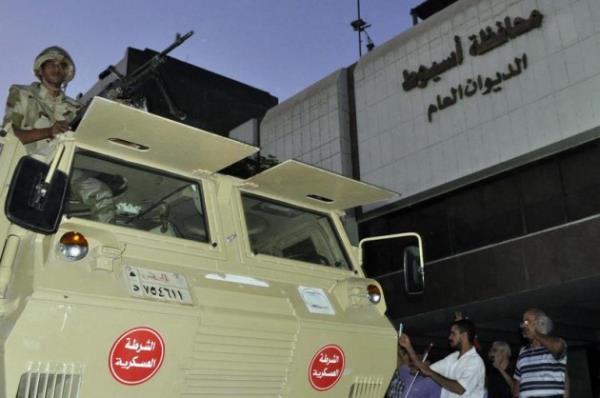 ayse bohurler &#8207;@aysebohurler 15 dk : Yillarca Musluman Kardesler hapislere atildi,iskence yapildi mazlum dayanismasi yapmayanlar smdi olanlara sevinyor,darbeden demokrasi cikmaz