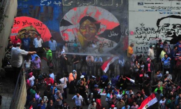 mehmet &#8207;@mehmetalgan 1 sa : demokrasi pek matah bir ey deil mtedeyyinler iktidara geliyor. darbeye kar kmaynca demokrat olamyorsunuz. hayat zor ya.