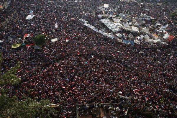 Eser Karata &#8207;@eserkaratas 47 dk : msr'da gnlerce sren benzin sknts bitmi diyorlar.80 darbesi sonras atmalar ve cinayetler de bitmiti. canm asker her derde deva!