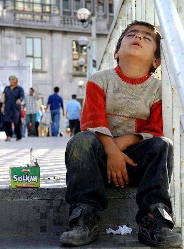 Oyun oynuyor olsa byle uyuyabilir mi acaba?