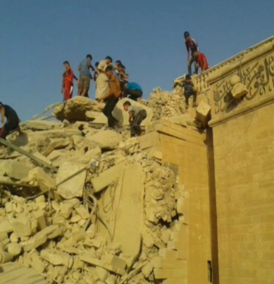 Daha nce Musul, Telafer ve Kerkk'te din adamlarna ait trbeleri ve ii camilerini dinamit kullanarak patlatan rgt bu kez Musul'da peygamber Hz. Yunus'un trbesi olarak bilinen tarihi mekan ayn yntemi kullanarak havaya uurdu.