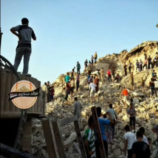 2010 ylnn haziran aynda caminin yaknnda patlayan bomba nedeniyle d duvar zarar grmt.