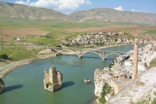 Kltrlerin kavak noktas Mardin ve Batman arasnda yer alan Hasankeyf, konum itibaryla kltrlerin kavak noktasnda bulunuyor.