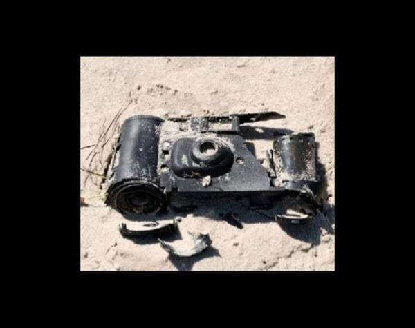 <p><b>BOZUK FOTORAF MAKNES </b></p>  Birisinin ya da kalabalk bir grubun fotorafn ekersiniz. Ama size verilen makine bozuktur. Makineyi verirken itiraz eder, "Makinemizi bozmusun parasn deyeceksin" der.   <p>DNYANIN HER YERNDE</p>