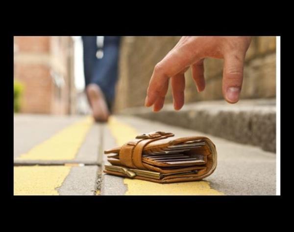 <p><b>DRLM CZDAN </b></p>  Yerde bir czdan bulursunuz. Genellikle botur. Siz o czdan iin eilmiken kendi czdannzn gittiinin farkna dahi varmazsanz.   <p>ROMA - UKRAYNA</p>