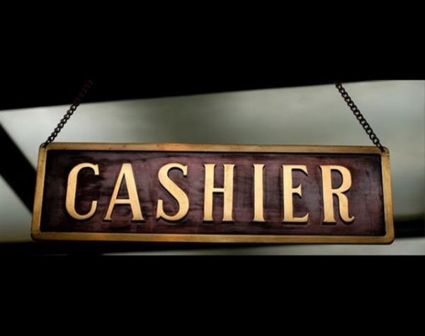 <p><b>TELEFONLA OYNAYAN KASYER </b></p>  Bir markette alveri yaptktan sonra paray demek iin kasaya geldiinizde kasiyer elinde telefonla oynuyorsa kredi kartnzn fotorafn ekiyor olabilir.   <p>BARCELONA</p>