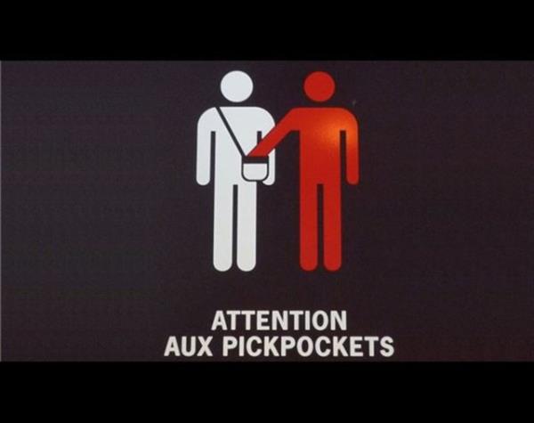 <p><b>KAPKA UYARICILARI...</b></p>   "Dikkat edin burada bir kapka grdm" der. Siz de refleks olarak czdannz ya da dier deerli eyanz kontrol edersiniz ve ortaya karrsnz. Peinize taklarak bir anda sizi uyaran kii czdannz kapp kaar.   <p>TM DNYA</p>