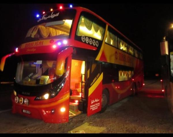 <p><b>GECE OTOBSLER </b></p>  Seyahatseverler kimi zaman iki ehir arasnda gezerken ucuz diye gece otobslerini tercih eder. Valiz bana ekstra para isterler. Daha da kts bavulunuzu alm bulabilirsiniz.   <p>BANGKOK</p>