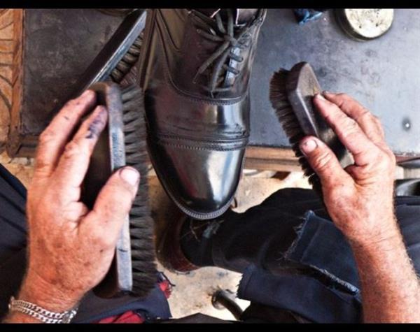 <p><b>'TOZUNU ALALIM AB' </b></p>  Bir adam ya da ocuk ayakkab frasn tam nnze atar, siz onu yerden alp ona verirsiniz o da size teekkr ediyorum diye ayakkabnz parlatr verir. Daha sonra da parasn ister, vermezseniz siz zor durumda kalrsnz  <p> STANBUL</p>